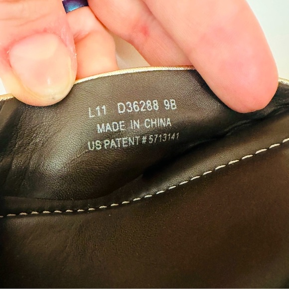 NWOT Cole Haan Nike Air EDEN Gold Metallic Leather Thong Sandals - Picture 7 of 8